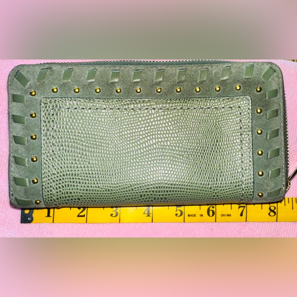 Green FOSSIL Wallet. - Picture 7 of 7